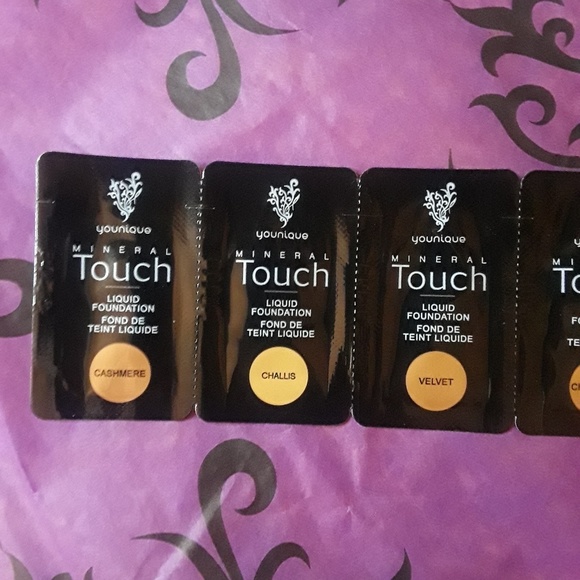 Younique liquid foundation samples-dark - Picture 2 of 3